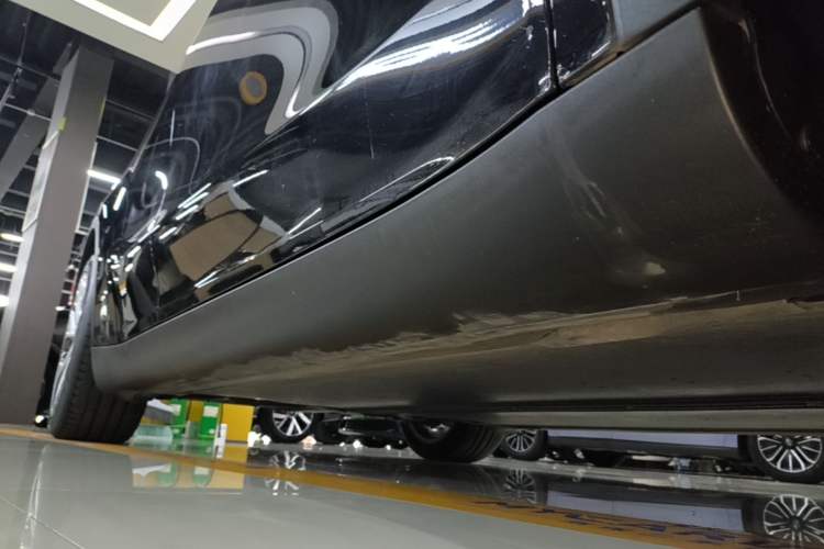 Used Tesla Model Y 2021 Standard Range Rear-Wheel Drive Version Right Side Sill