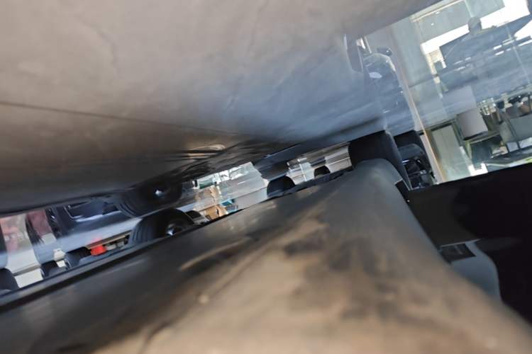 Used Tesla Model Y 2021 Long-Range All-Wheel-Drive Version Right Side Sill