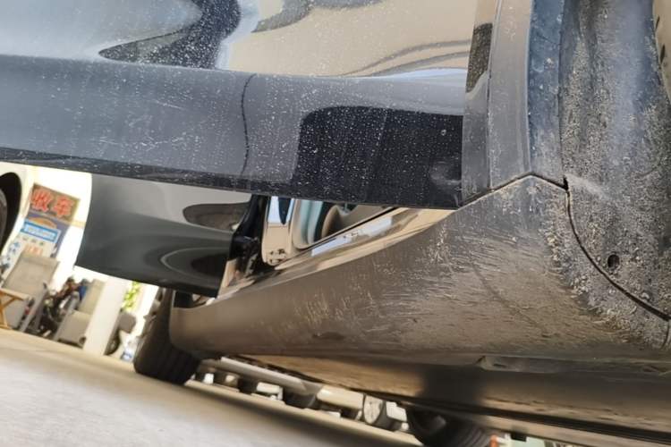 Used Tesla Model Y 2021 Standard Range Rear-Wheel Drive Version Right Side Sill