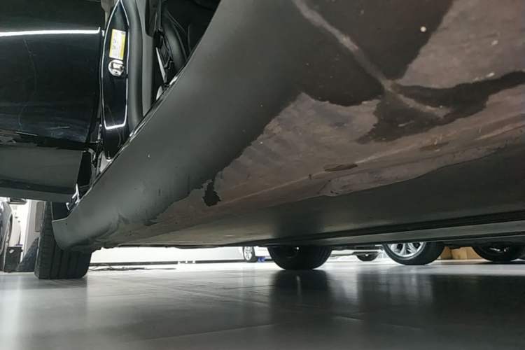 Used Tesla Model Y 2021 Standard Range Rear-Wheel Drive Version Right Side Sill