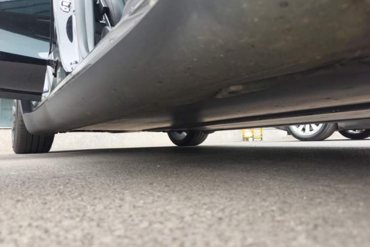 Used Tesla Model Y 2021 Standard Range Rear-Wheel Drive Version Right Side Sill