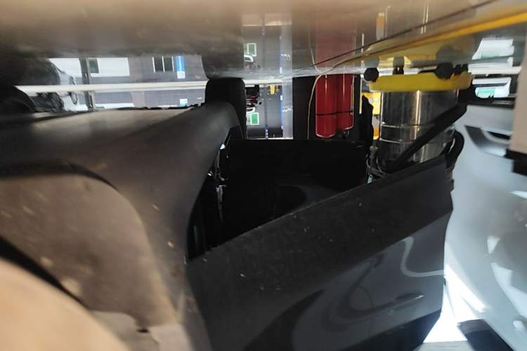 Used Tesla Model Y 2021 Standard Range Rear-Wheel Drive Version Right Side Sill