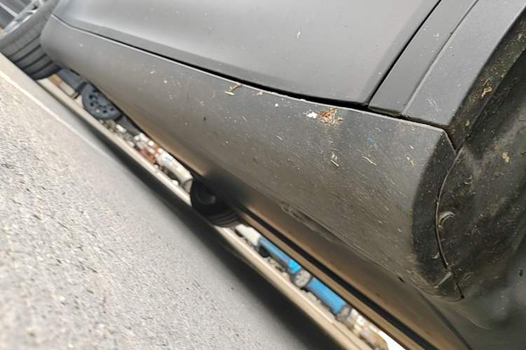 Used Tesla Model Y 2021 Standard Range Rear-Wheel Drive Version Right Side Sill