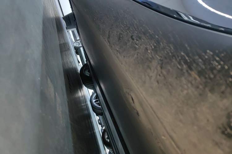 Used Tesla Model Y 2021 Standard Range Rear-Wheel Drive Version Right Side Sill