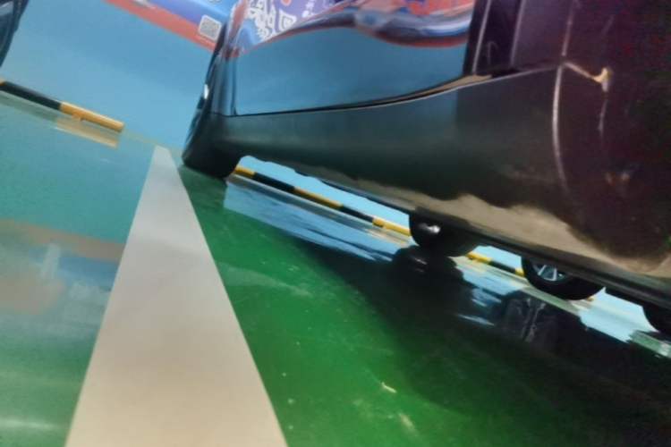 Used Tesla Model Y 2021 Long-Range All-Wheel-Drive Version Right Side Sill