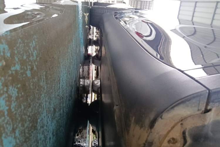 Used Tesla Model Y 2021 Standard Range Rear-Wheel Drive Version Right Side Sill