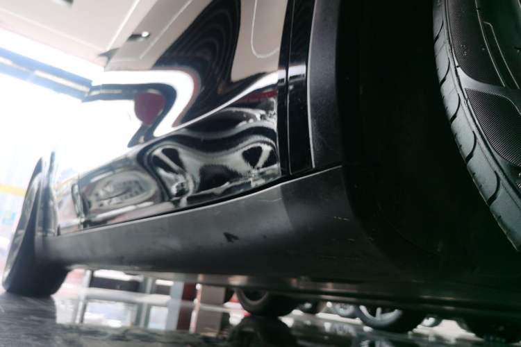 Used Tesla Model Y 2021 Standard Range Rear-Wheel Drive Version Right Side Sill