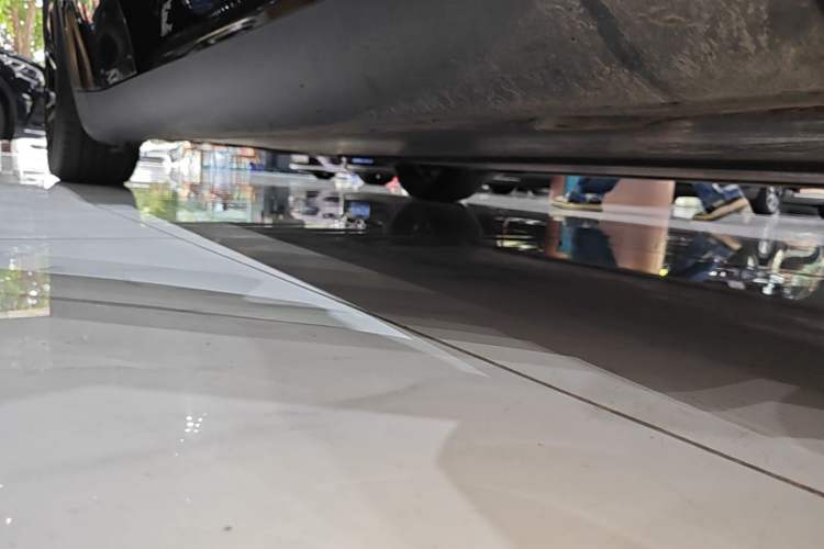 Used Tesla Model Y 2021 Standard Range Rear-Wheel Drive Version Right Side Sill