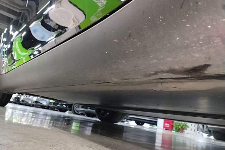 Used Tesla Model Y 2021 Standard Range Rear-Wheel Drive Version Right Side Sill