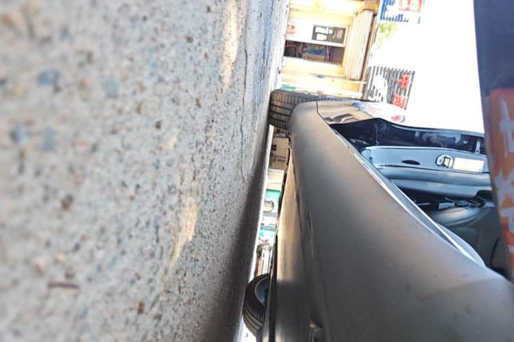 Used Tesla Model Y 2021 Standard Range Rear-Wheel Drive Version Right Side Sill