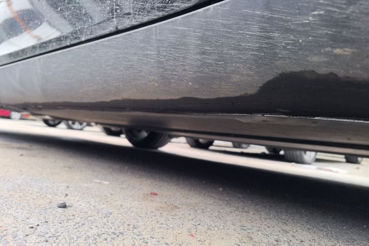 Used Tesla Model Y 2021 Standard Range Rear-Wheel Drive Version Right Side Sill