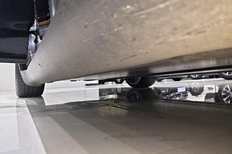 Used Tesla Model Y 2021 Performance High-Performance All-Wheel-Drive Version Right Side Sill