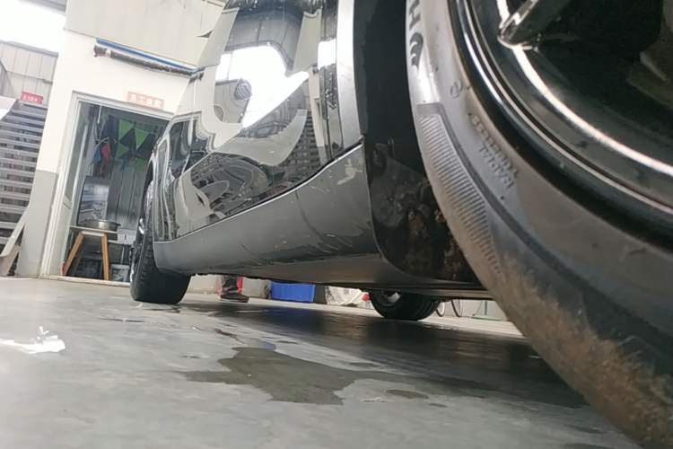 Used Tesla Model Y 2021 Standard Range Rear-Wheel Drive Version Right Side Sill