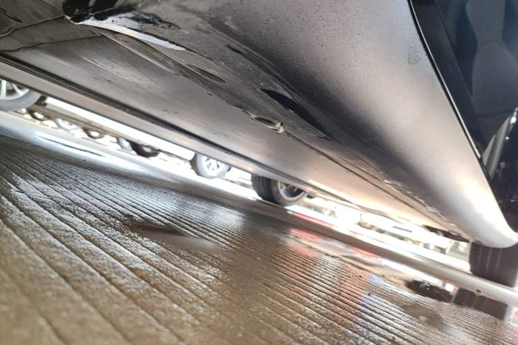 Used Tesla Model Y 2021 Standard Range Rear-Wheel Drive Version Right Side Sill