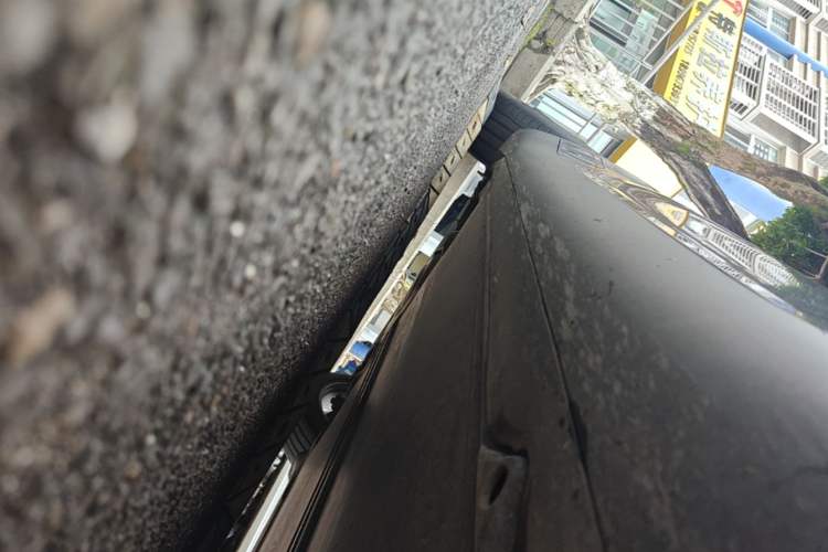 Used Tesla Model Y 2021 Standard Range Rear-Wheel Drive Version Right Side Sill