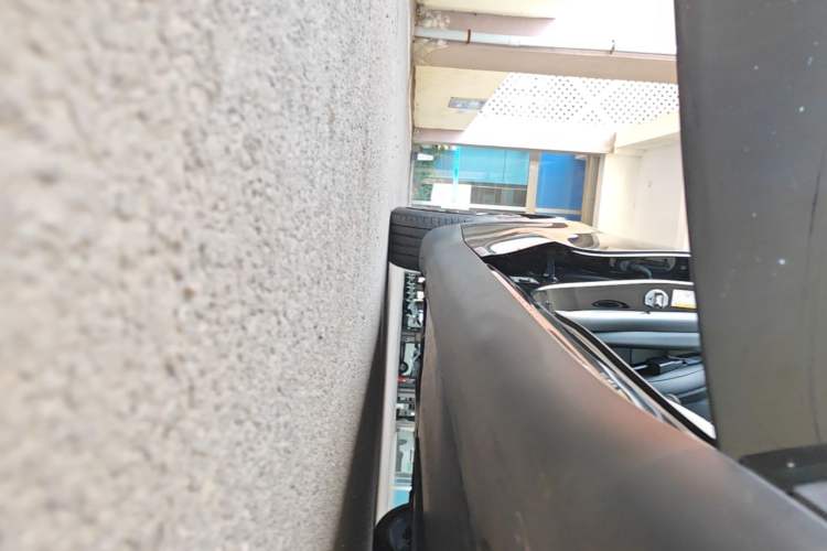 Used Tesla Model Y 2021 Standard Range Rear-Wheel Drive Version Right Side Sill