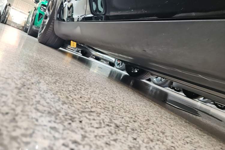 Used Tesla Model Y 2021 Long-Range All-Wheel-Drive Version Right Side Sill
