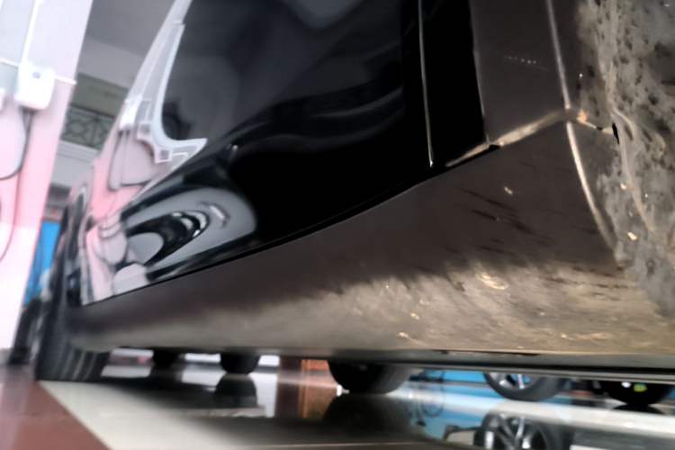 Used Tesla Model Y 2021 Standard Range Rear-Wheel Drive Version Right Side Sill