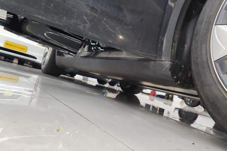 Used Tesla Model Y 2021 Standard Range Rear-Wheel Drive Version Right Side Sill