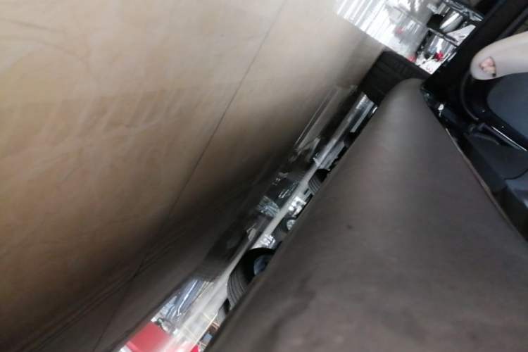 Used Tesla Model Y 2021 Standard Range Rear-Wheel Drive Version Right Side Sill