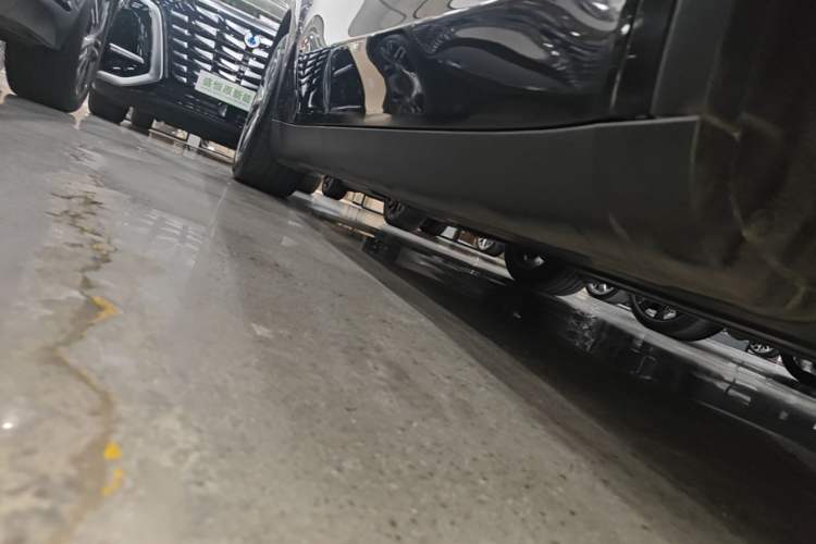 Used Tesla Model Y 2021 Standard Range Rear-Wheel Drive Version Right Side Sill