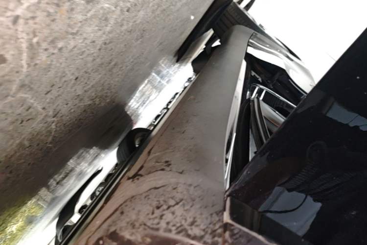 Used Tesla Model Y 2021 Standard Range Rear-Wheel Drive Version Right Side Sill