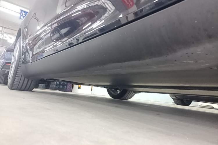 Used Tesla Model Y 2021 Standard Range Rear-Wheel Drive Version Right Side Sill