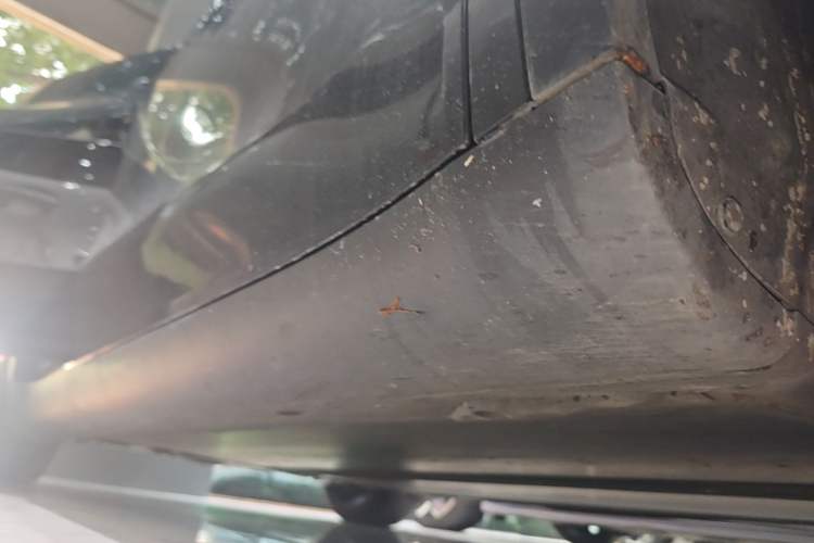 Used Tesla Model Y 2021 Standard Range Rear-Wheel Drive Version Right Side Sill