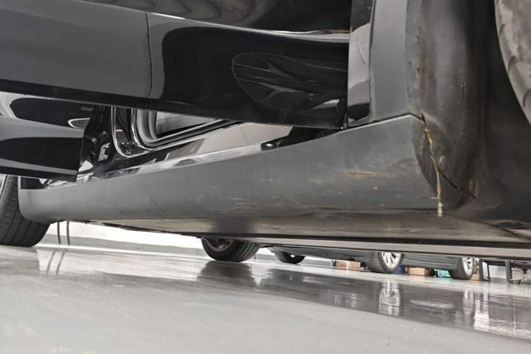 Used Tesla Model Y 2021 Long-Range All-Wheel-Drive Version Right Side Sill