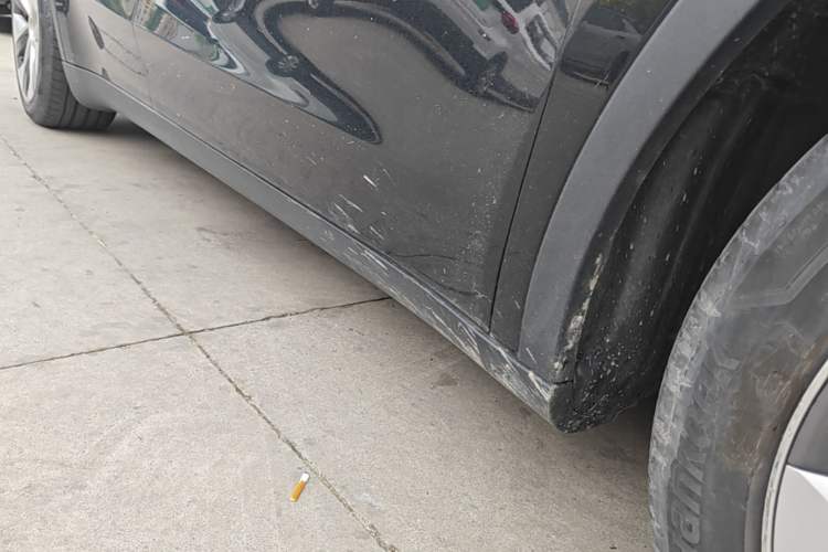 Used Tesla Model Y 2021 Standard Range Rear-Wheel Drive Version Right Side Sill