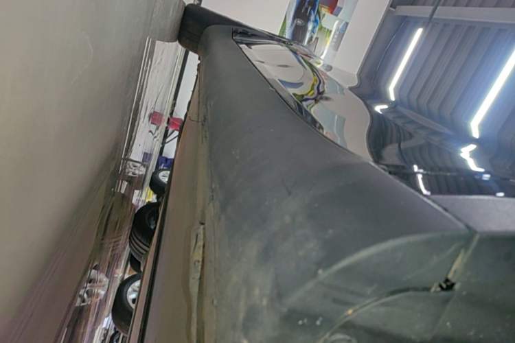 Used Tesla Model Y 2021 Standard Range Rear-Wheel Drive Version Right Side Sill