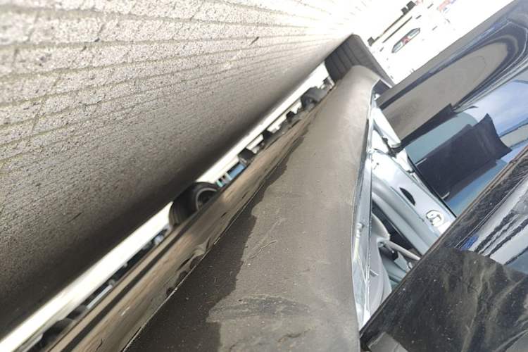 Used Tesla Model Y 2021 Standard Range Rear-Wheel Drive Version Right Side Sill