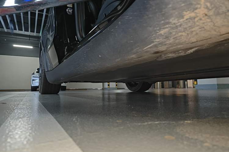 Used Tesla Model Y 2021 Standard Range Rear-Wheel Drive Version Right Side Sill