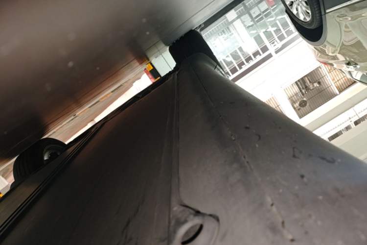 Used Tesla Model Y 2021 Standard Range Rear-Wheel Drive Version Right Side Sill