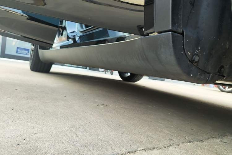 Used Tesla Model Y 2021 Standard Range Rear-Wheel Drive Version Right Side Sill