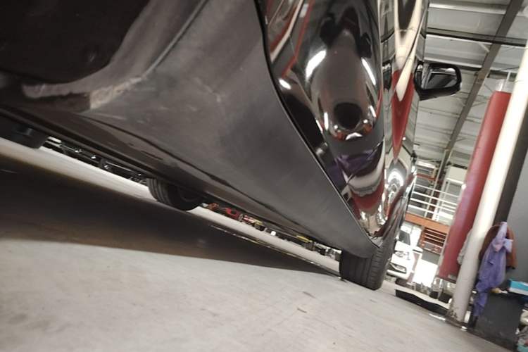 Used Tesla Model Y 2021 Standard Range Rear-Wheel Drive Version Right Side Sill