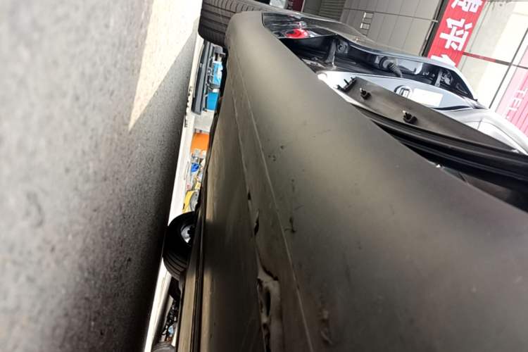 Used Tesla Model Y 2021 Long-Range All-Wheel-Drive Version 3D7 Right Side Sill