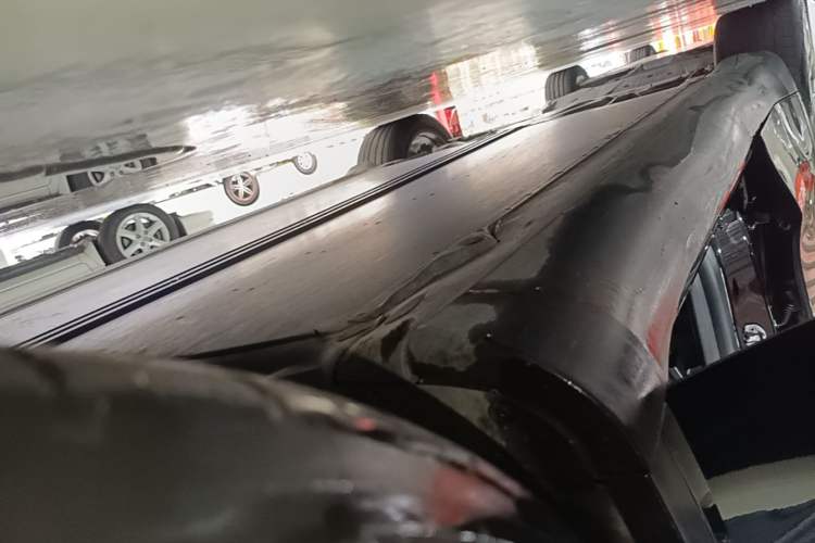 Used Tesla Model Y 2021 Standard Range Rear-Wheel Drive Version Right Side Sill