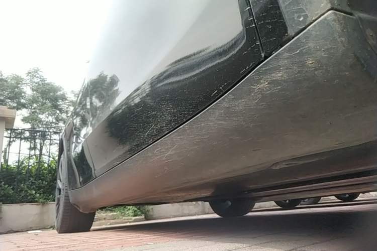 Used Tesla Model Y 2021 Long-Range All-Wheel-Drive Version Right Side Sill