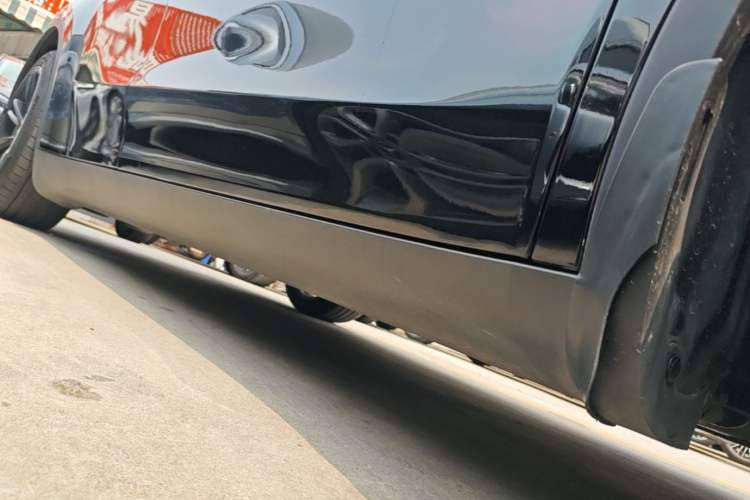 Used Tesla Model Y 2021 Standard Range Rear-Wheel Drive Version Right Side Sill