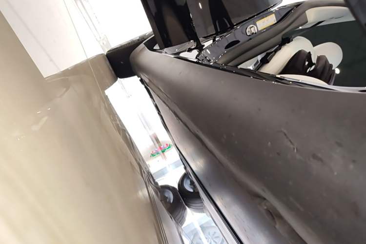 Used Tesla Model Y 2021 Long-Range All-Wheel-Drive Version Right Side Sill