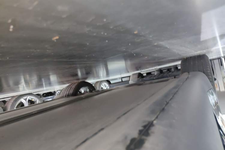 Used Tesla Model Y 2021 Standard Range Rear-Wheel Drive Version Right Side Sill