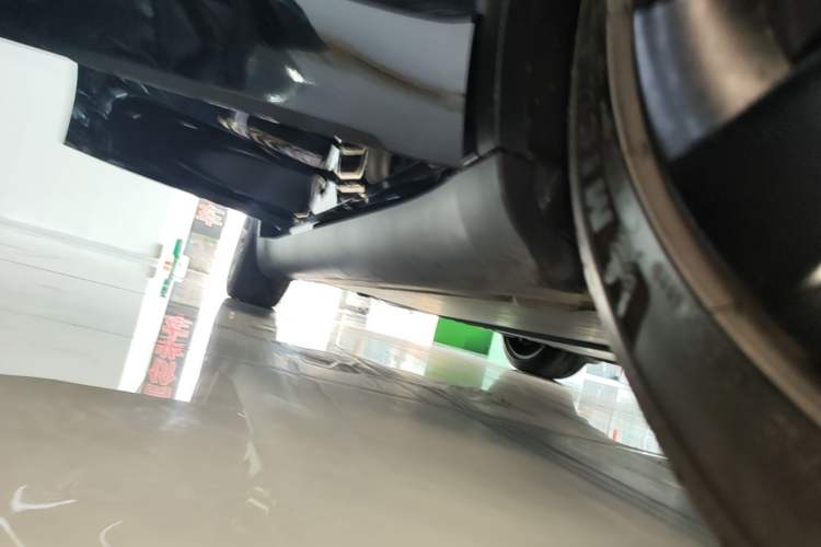 Used Tesla Model Y 2021 Standard Range Rear-Wheel Drive Version Right Side Sill