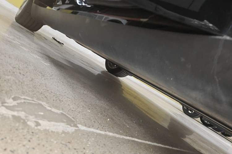 Used Tesla Model Y 2021 Standard Range Rear-Wheel Drive Version Right Side Sill