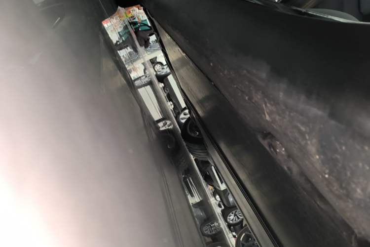 Used Tesla Model Y 2021 Standard Range Rear-Wheel Drive Version Right Side Sill