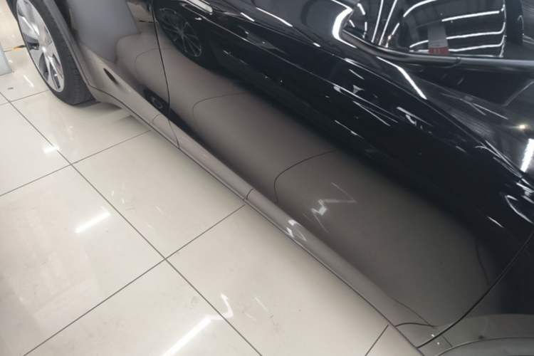 Used Tesla Model Y 2021 Long-Range All-Wheel-Drive Version Right Side Sill
