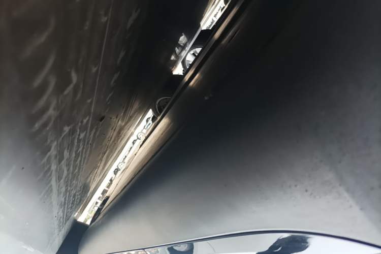 Used Tesla Model Y 2021 Standard Range Rear-Wheel Drive Version Right Side Sill