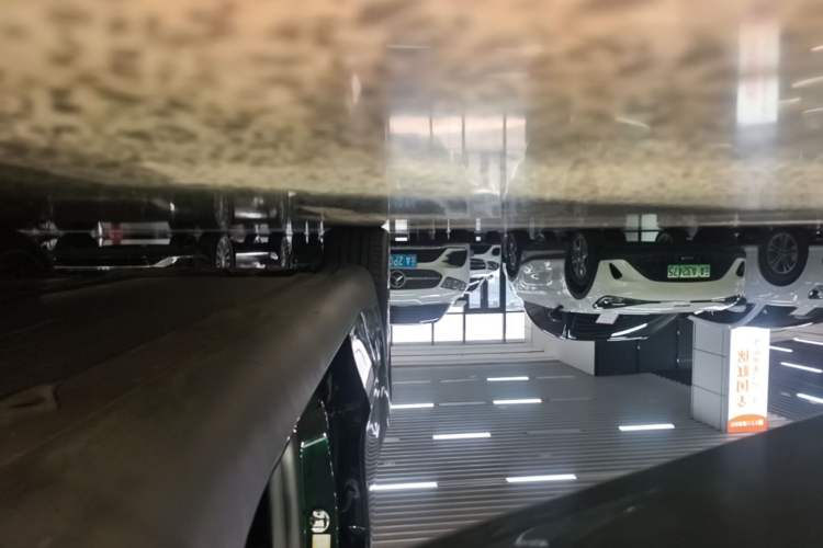 Used Tesla Model Y 2021 Long-Range All-Wheel-Drive Version 3D7 Right Side Sill