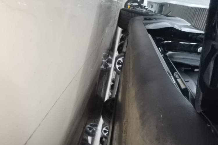 Used Tesla Model Y 2021 Long-Range All-Wheel-Drive Version 3D7 Right Side Sill