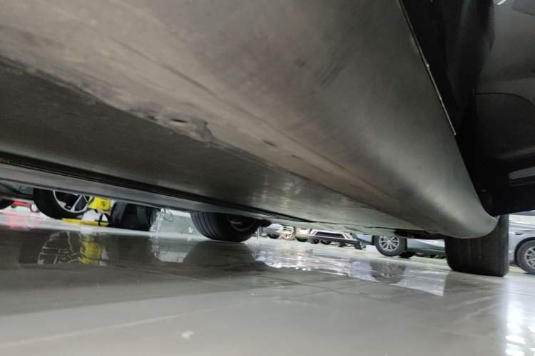 Used Tesla Model Y 2021 Long-Range All-Wheel-Drive Version Right Side Sill